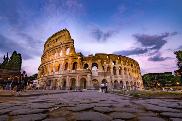 Roma Italia 2018 Julio Turistas Visitan Coliseo Roma Italia —  Fotos de Stock