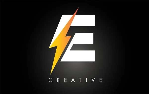 E-logo design s osvětlením hromu blesk. Elektrický šroub L — Stockový vektor