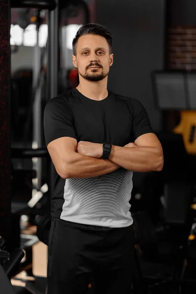 Spor Salonundaki Spor Giysilerinde Kişisel Eğitmenin Portresi