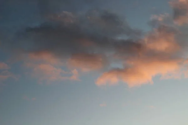 Sunset Sky Fluffy Dusk Clouds Sun Drenched — Stock Photo, Image