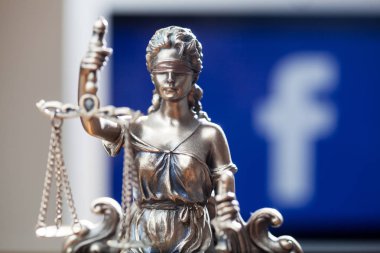 Belgrad /Sırbistan - 18 Haziran 2019: Ekranda sosyal ağ Facebook logosu bulunan bir dizüstü bilgisayarın önünde, Facebook'un kripto para birimi 