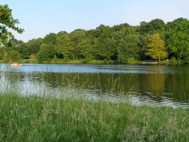 Yaz Almanya'da bir gölde