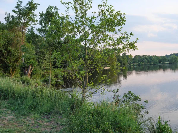 Yaz Almanya'da bir gölde