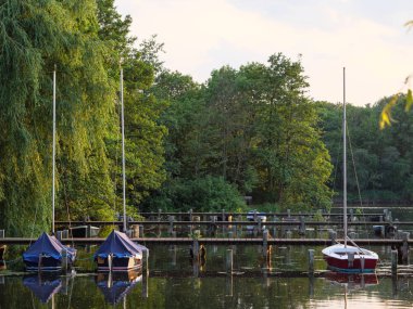 Yaz Almanya'da bir gölde