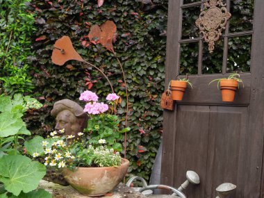 Bir Alman bahçesinde yaz mevsimi