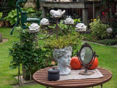 Bir Alman bahçesinde yaz mevsimi