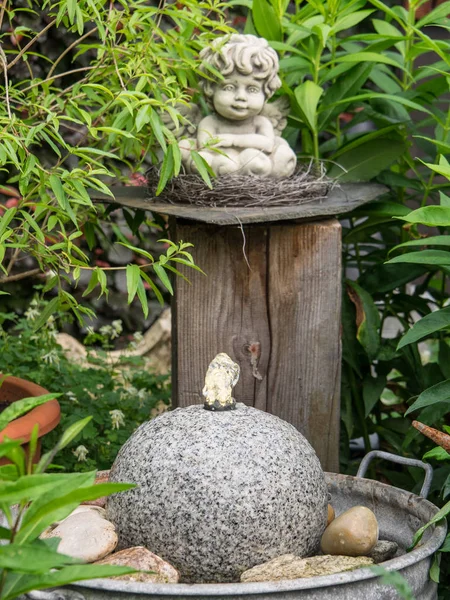 Bir Alman bahçesinde yaz mevsimi