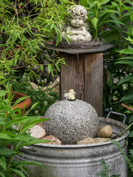 Bir Alman bahçesinde yaz mevsimi