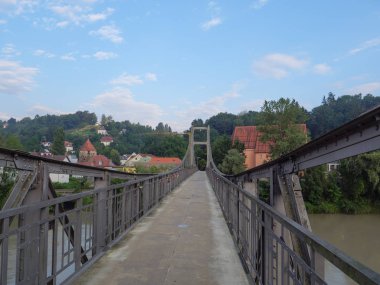 Tuna Nehri üzerinde bir nehir gezisi