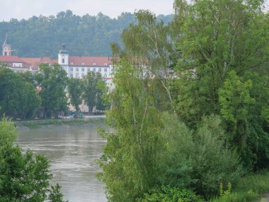 Tuna Nehri üzerinde bir nehir gezisi