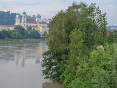 Tuna Nehri üzerinde bir nehir gezisi