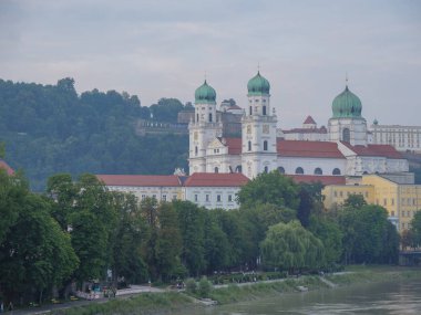 Tuna Nehri üzerinde bir nehir gezisi