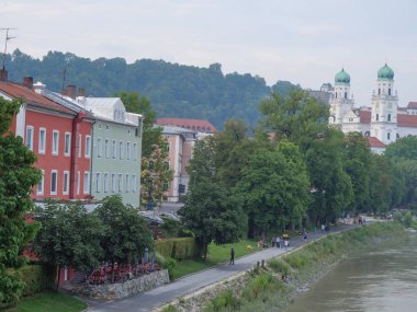 Tuna Nehri üzerinde bir nehir gezisi