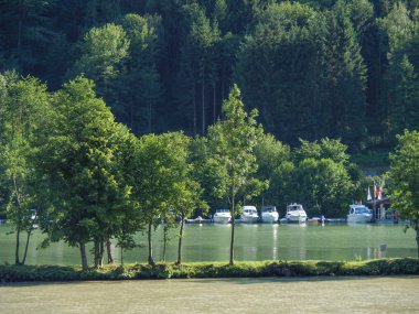 Tuna Nehri üzerinde bir nehir gezisi