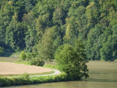 Tuna Nehri üzerinde bir nehir gezisi
