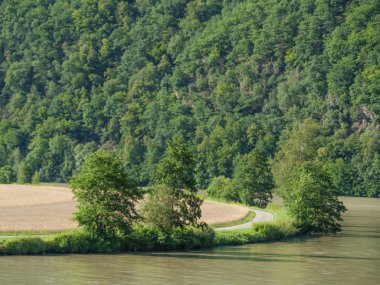 Tuna Nehri üzerinde bir nehir gezisi