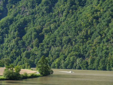 Tuna Nehri üzerinde bir nehir gezisi