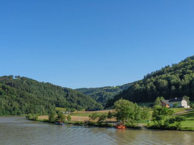 Tuna Nehri üzerinde bir nehir gezisi