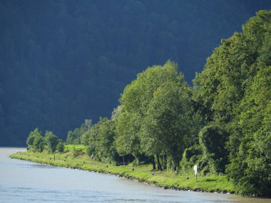 Tuna Nehri üzerinde bir nehir gezisi