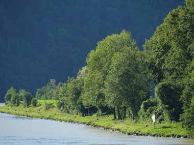 Tuna Nehri üzerinde bir nehir gezisi