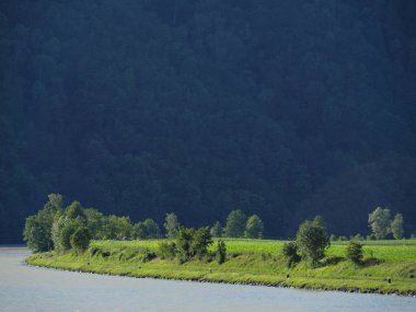 Tuna Nehri üzerinde bir nehir gezisi