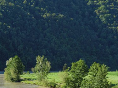 Tuna Nehri üzerinde bir nehir gezisi