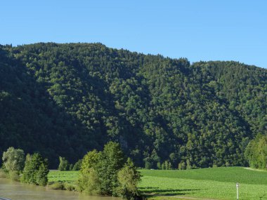 Tuna Nehri üzerinde bir nehir gezisi