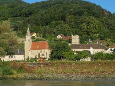 Tuna Nehri üzerinde bir nehir gezisi