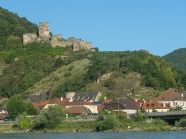 Tuna Nehri üzerinde bir nehir gezisi