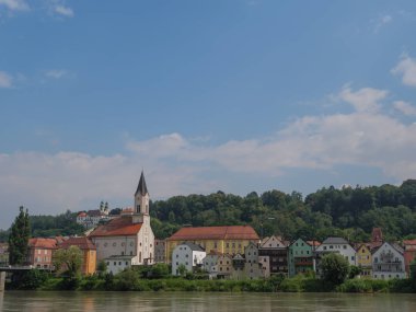 Tuna Nehri üzerinde bir nehir gezisi