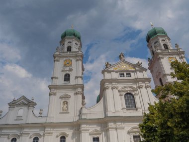 Tuna Nehri üzerinde bir nehir gezisi