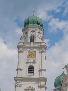 Tuna Nehri üzerinde bir nehir gezisi