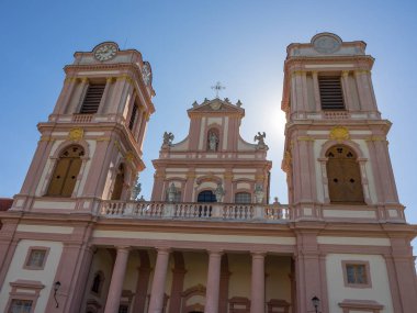 Tuna Nehri üzerinde bir nehir gezisi