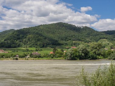 Duernstein ve tuna Vadisi