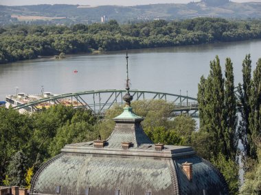 Estergon, Tuna Nehri