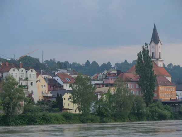 Tuna Nehri üzerinde bir nehir gezisi
