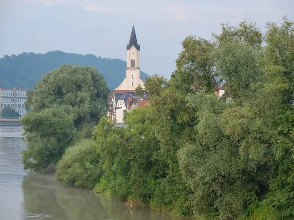 Tuna Nehri üzerinde bir nehir gezisi