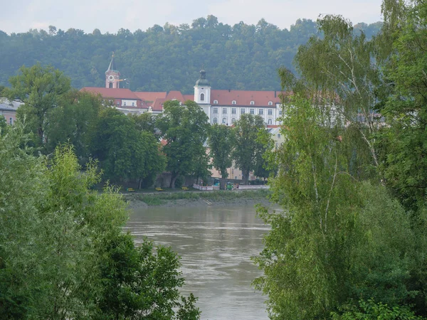 Tuna Nehri üzerinde bir nehir gezisi