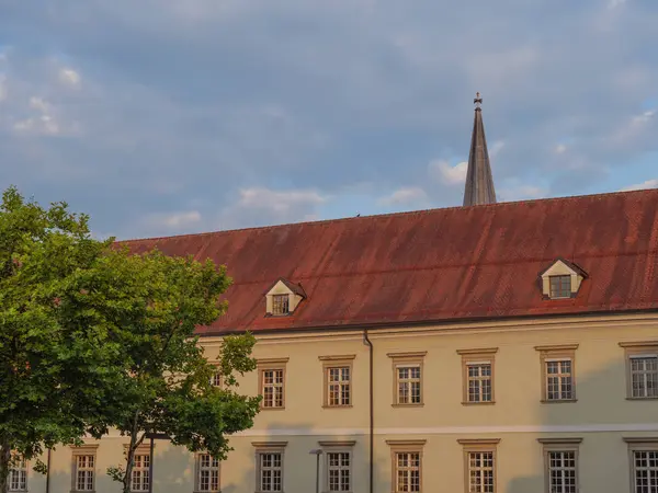 Tuna Nehri üzerinde bir nehir gezisi