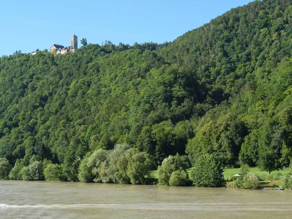 Tuna Nehri üzerinde bir nehir gezisi