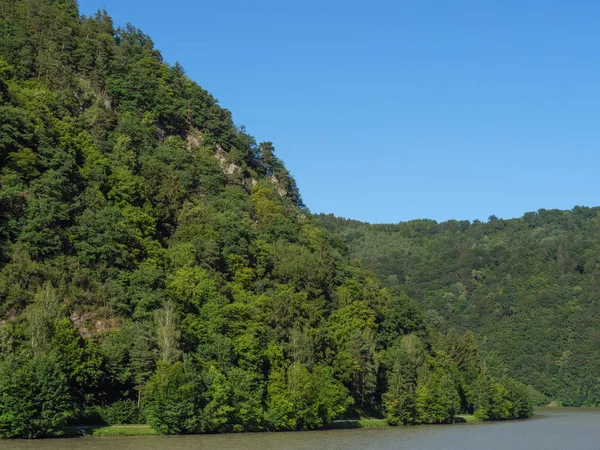 Tuna Nehri üzerinde bir nehir gezisi