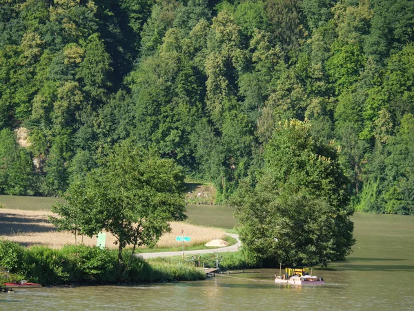 Tuna Nehri üzerinde bir nehir gezisi