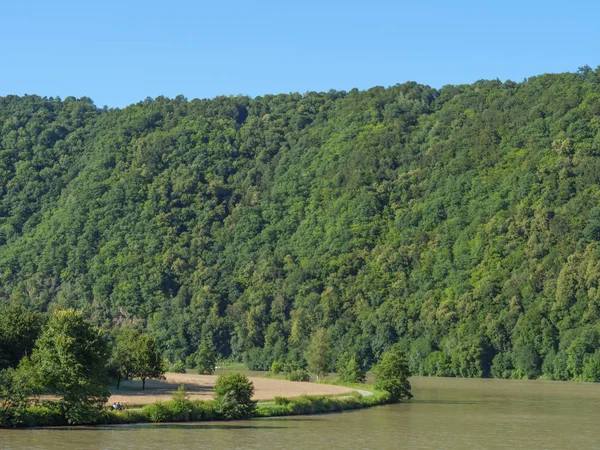 Tuna Nehri üzerinde bir nehir gezisi