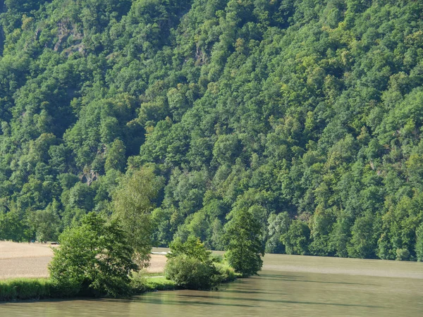 Tuna Nehri üzerinde bir nehir gezisi