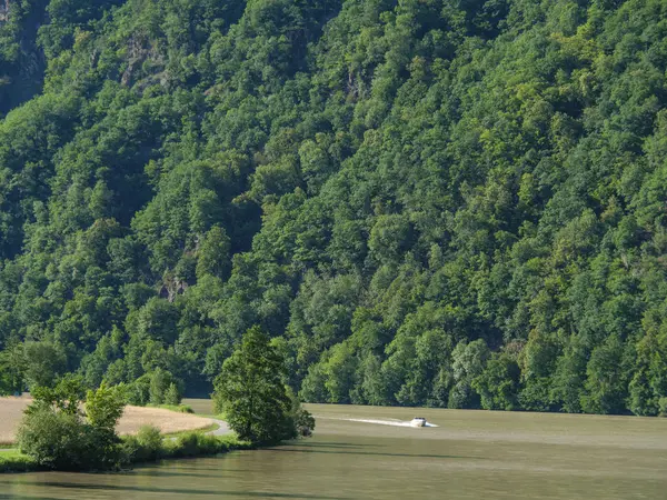 Tuna Nehri üzerinde bir nehir gezisi