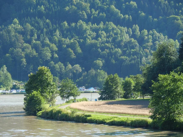 Tuna Nehri üzerinde bir nehir gezisi