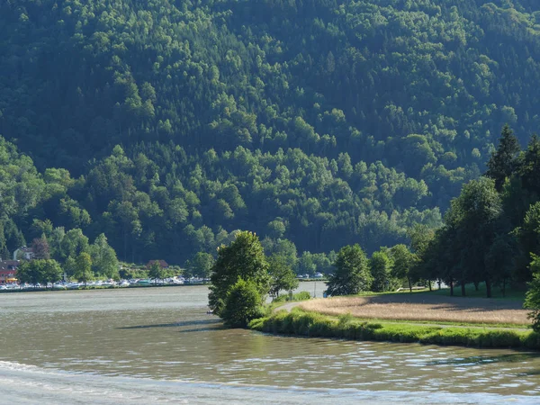 Tuna Nehri üzerinde bir nehir gezisi