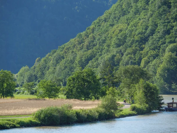 Tuna Nehri üzerinde bir nehir gezisi