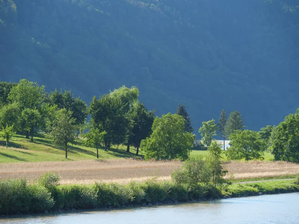 Tuna Nehri üzerinde bir nehir gezisi