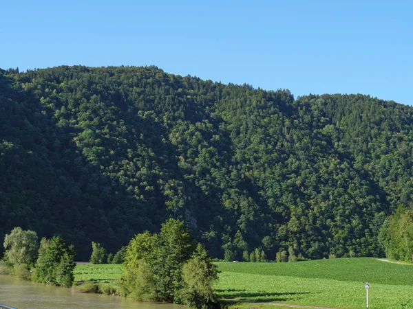 Tuna Nehri üzerinde bir nehir gezisi